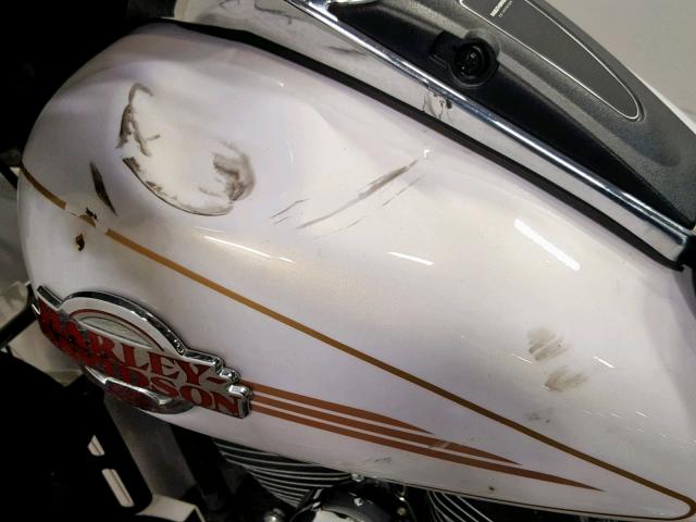 1HD1FC4137Y620083 - 2007 HARLEY-DAVIDSON FLHTCUI WHITE photo 12