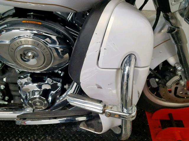 1HD1FC4137Y620083 - 2007 HARLEY-DAVIDSON FLHTCUI WHITE photo 17