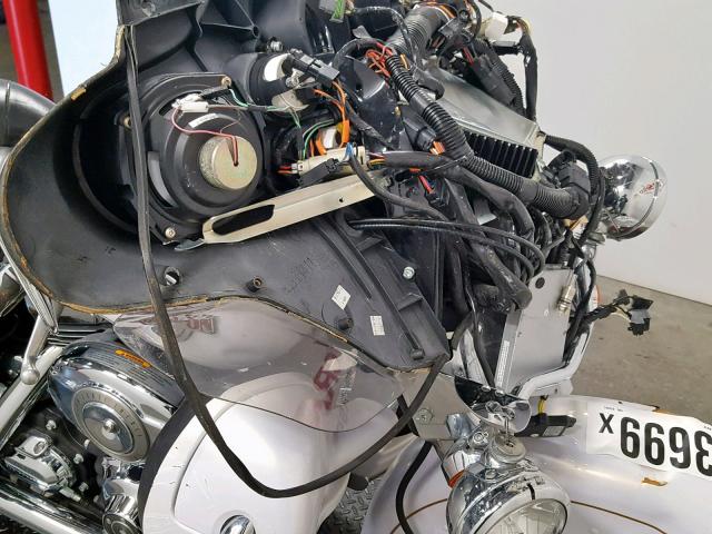 1HD1FC4137Y620083 - 2007 HARLEY-DAVIDSON FLHTCUI WHITE photo 18