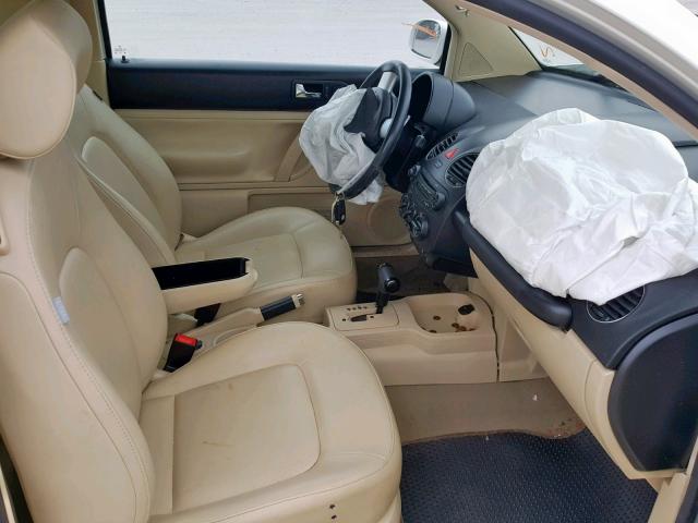 3VWRW3AG2AM023133 - 2010 VOLKSWAGEN NEW BEETLE Weiß Foto 5