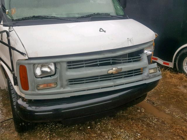 1GBHG31R411143904 - 2001 CHEVROLET EXPRESS CU WHITE photo 10