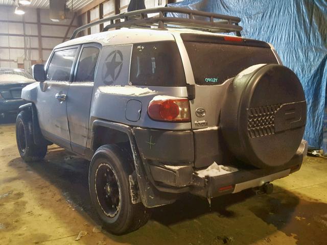 JTEBU11F170037389 - 2007 TOYOTA FJ CRUISER SILVER photo 3