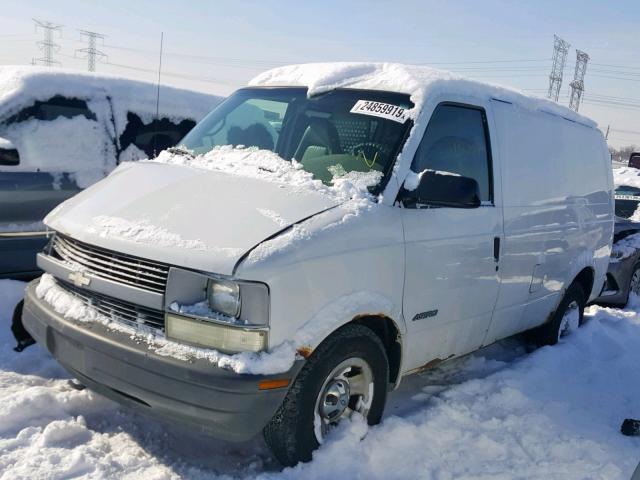 1GCDM19X92B149882 - 2002 CHEVROLET ASTRO WHITE photo 2