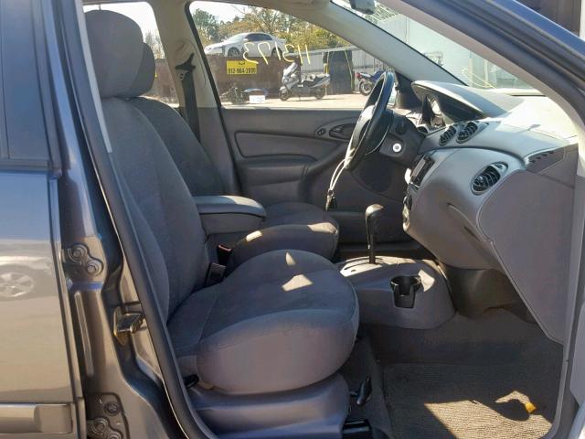 3FAFP37334R121401 - 2004 FORD FOCUS ZX5 GRAY photo 5