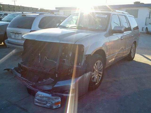 5LMFU27578LJ13796 - 2008 LINCOLN NAVIGATOR Күміс фото 2