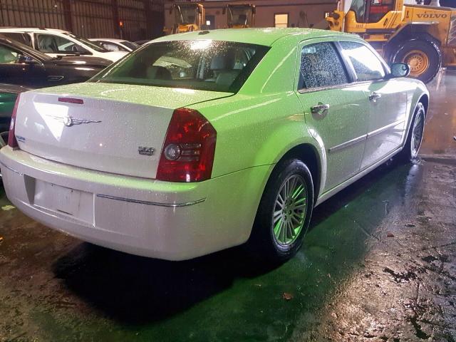 2C3CA5CV5AH201229 - 2010 CHRYSLER 300 TOURIN CREAM photo 4