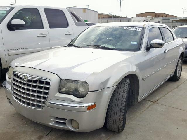 2C3JA63H45H110322 - 2005 CHRYSLER 300C SILVER photo 2