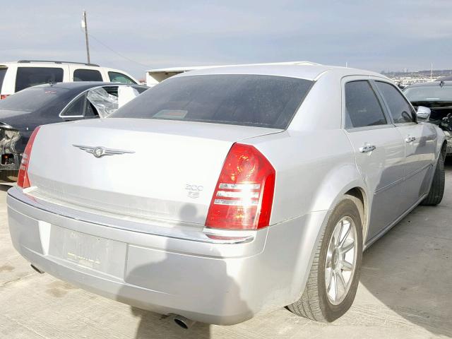 2C3JA63H45H110322 - 2005 CHRYSLER 300C SILVER photo 4