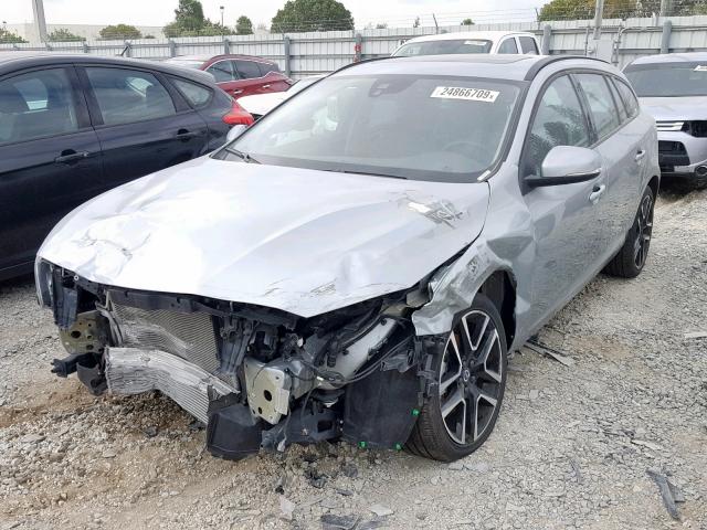 YV140MEL9J2383142 - 2018 VOLVO V60 T5 SILVER photo 2