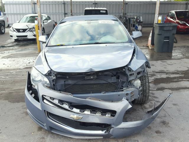 1G1ZH57B89F153393 - 2009 CHEVROLET MALIBU 1LT BLUE photo 9