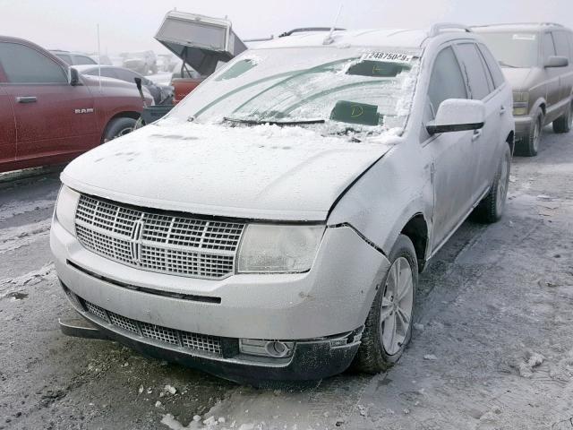 2LMDJ8JC7ABJ21727 - 2010 LINCOLN MKX SILVER photo 2