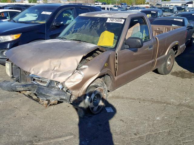 1GTCS145728133796 - 2002 GMC SONOMA BROWN photo 2