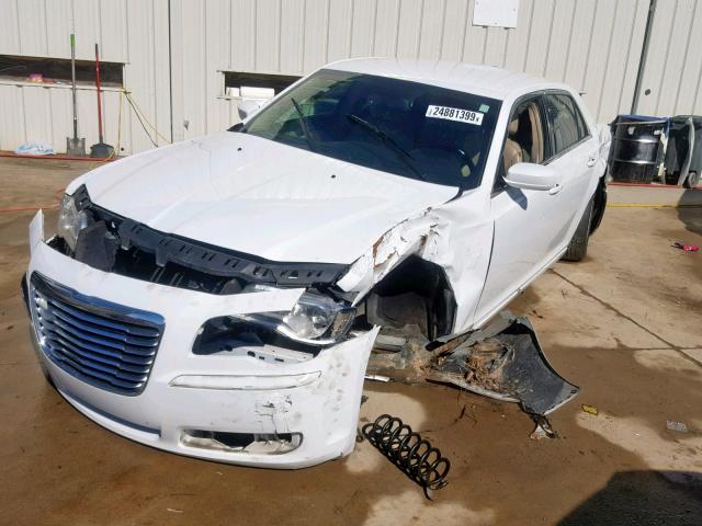 2C3CCAAG7DH509403 - 2013 CHRYSLER 300 WHITE photo 2