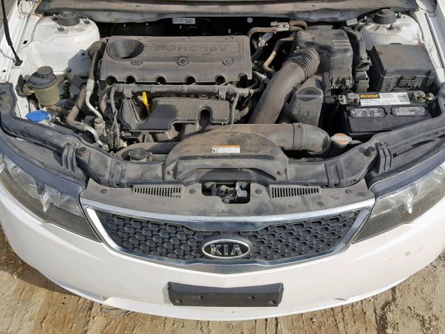 KNAFU4A22C5598277 - 2012 KIA FORTE EX WHITE photo 7