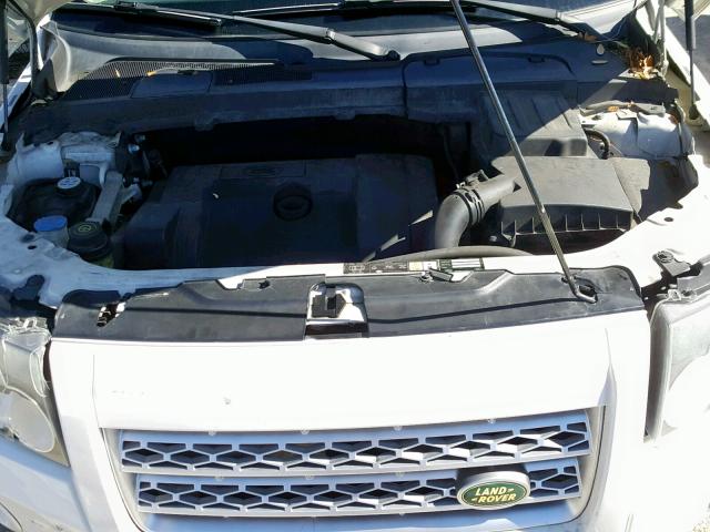 SALFT24N78H109242 - 2008 LAND ROVER LR2 HSE TE WHITE photo 7