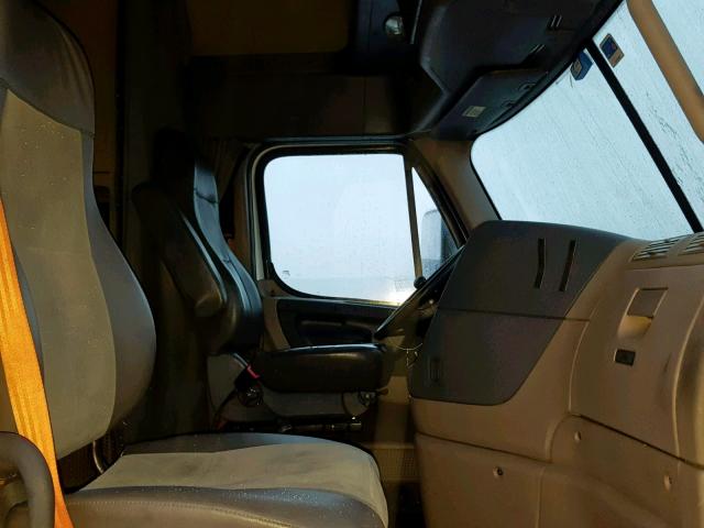 1FUJGLBG0DSBZ9424 - 2013 FREIGHTLINER CASCADIA 1 WHITE photo 5