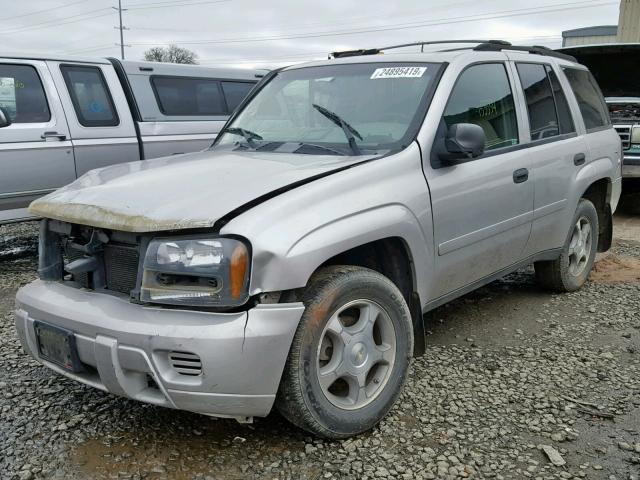 1GNDT13S672106616 - 2007 CHEVROLET TRAILBLAZE SILVER photo 2