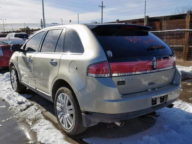 2LMDJ6JC8ABJ33776 - 2010 LINCOLN MKX CREAM photo 3