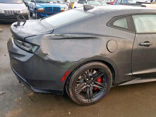 1G1FJ1R61J0170060 - 2018 CHEVROLET CAMARO ZL1 GRAY photo 9