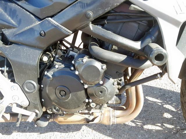 JS1GR7NA5F2102111 - 2015 SUZUKI GSX-S750 BLACK photo 7