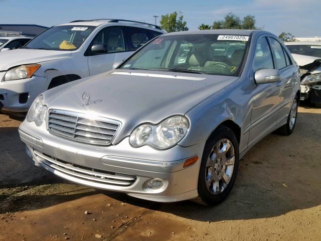 WDBRF61J05A653119 - 2005 MERCEDES-BENZ C 240 SILVER photo 2