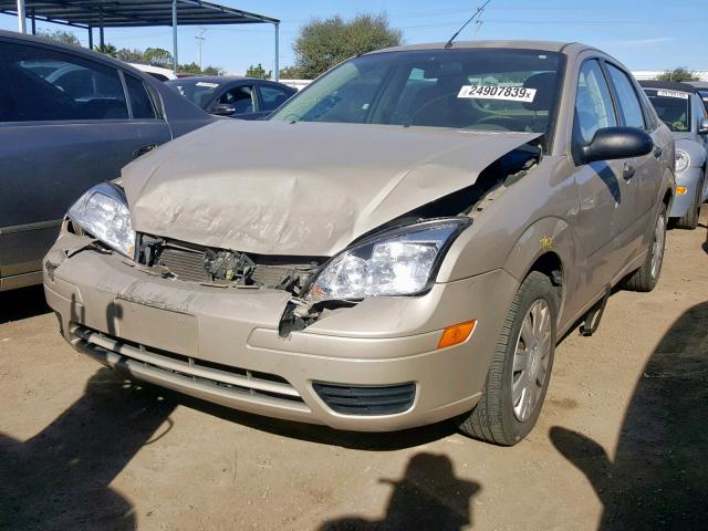 1FAFP34N66W114528 - 2006 FORD FOCUS ZX4 GOLD photo 2