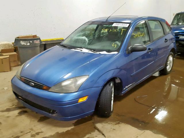 3FAFP37343R194517 - 2003 FORD FOCUS ZX5 BLUE photo 2