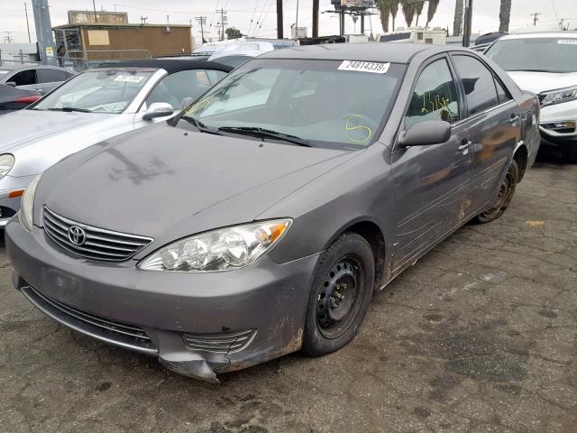 4T1BE32K25U943139 - 2005 TOYOTA CAMRY LE CHARCOAL photo 2