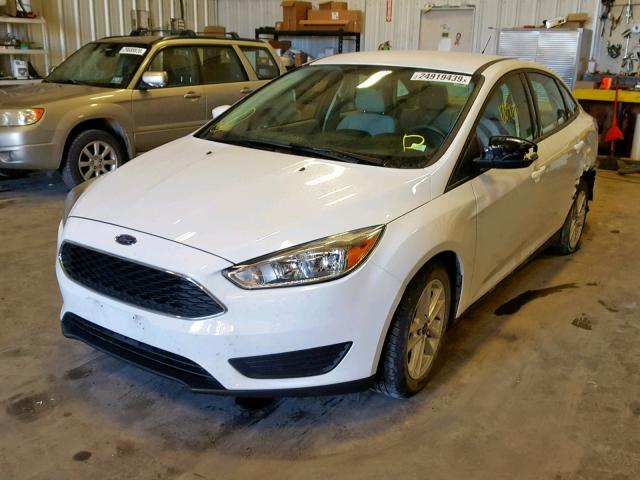 1FADP3F28FL317626 - 2015 FORD FOCUS SE WHITE photo 2