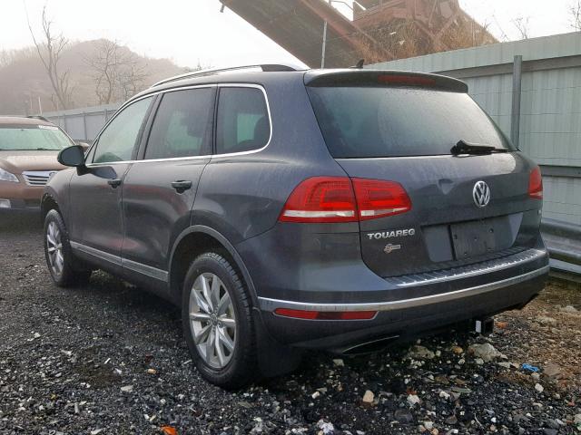 WVGEF9BPXGD013002 - 2016 VOLKSWAGEN TOUAREG SP GRAY photo 3