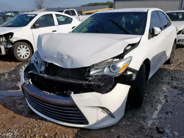 4T1BF1FKXFU988780 - 2015 TOYOTA CAMRY LE WHITE photo 2