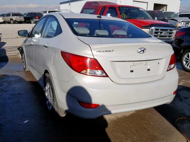 KMHCT4AE3GU998018 - 2016 HYUNDAI ACCENT SE WHITE photo 3