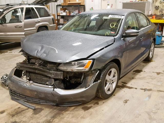 3VW3L7AJ7EM218233 - 2014 VOLKSWAGEN JETTA TDI GRAY photo 2