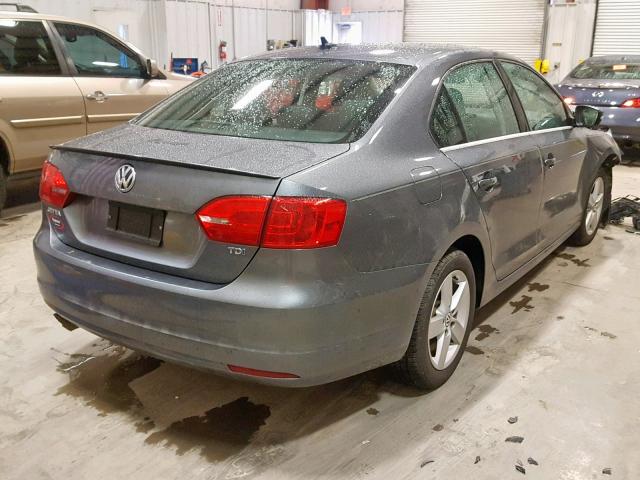 3VW3L7AJ7EM218233 - 2014 VOLKSWAGEN JETTA TDI GRAY photo 4