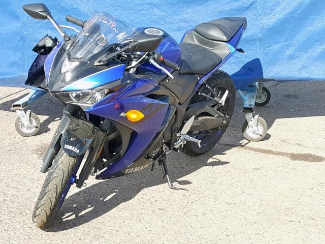 MH3RH06Y8JK018296 - 2018 YAMAHA YZFR3 BLUE photo 2