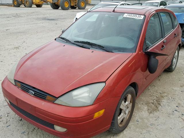 3FAHP37303R139927 - 2003 FORD FOCUS ZX5 RED photo 2