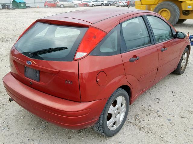 3FAHP37303R139927 - 2003 FORD FOCUS ZX5 RED photo 4