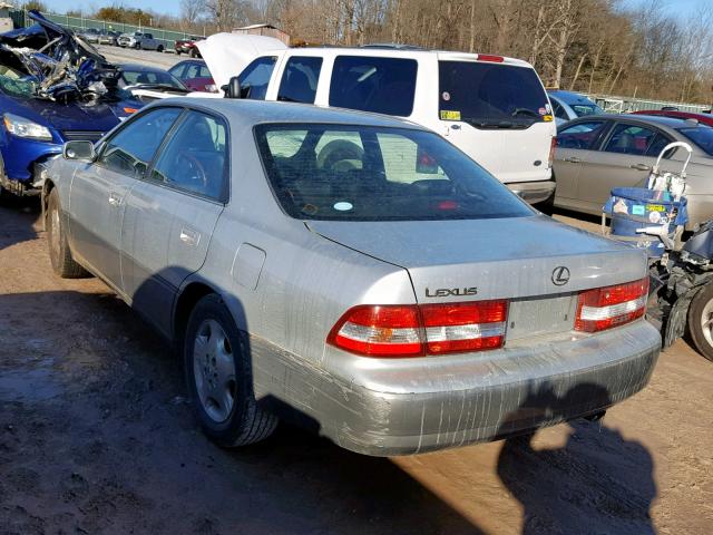 JT8BF28G2Y0283452 - 2000 LEXUS ES 300 SILVER photo 3