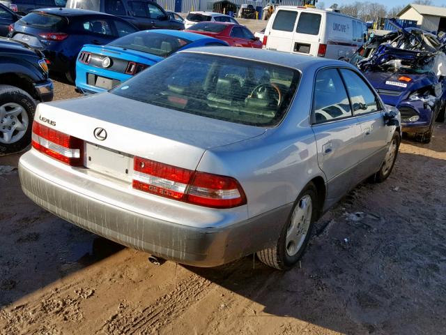 JT8BF28G2Y0283452 - 2000 LEXUS ES 300 SILVER photo 4