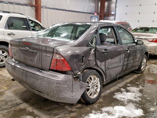 1FAFP34N75W289594 - 2005 FORD FOCUS ZX4 GRAY photo 4