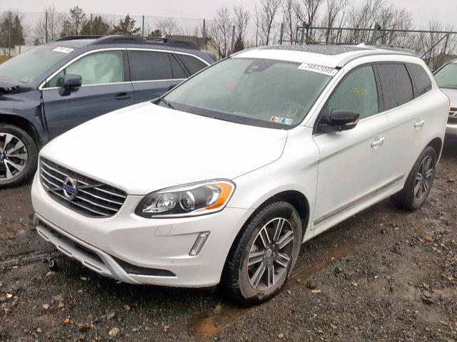 YV440MRR1H2107811 - 2017 VOLVO XC60 T5 WHITE photo 2