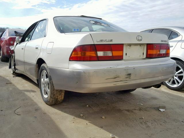 JT8BF22G9V0010044 - 1997 LEXUS ES 300 WHITE photo 3