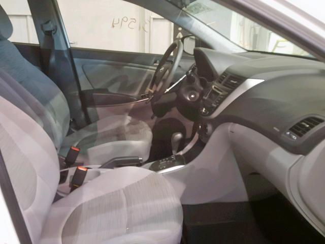 KMHCT4AEXHU365517 - 2017 HYUNDAI ACCENT SE WHITE photo 5