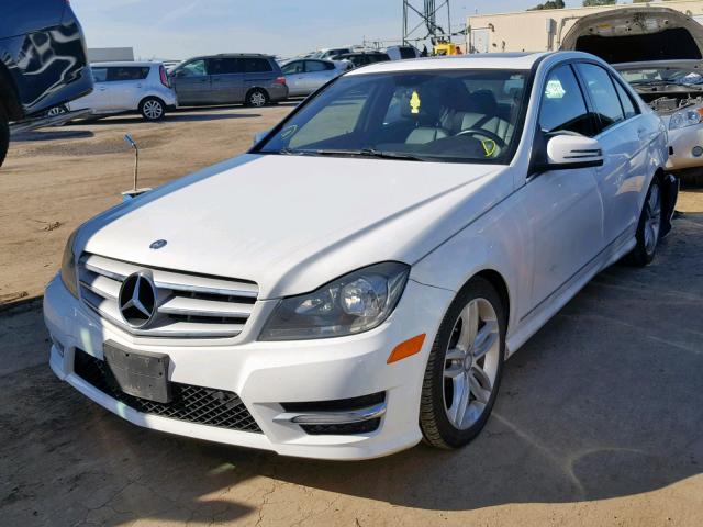 WDDGF4HB5DA781386 - 2013 MERCEDES-BENZ C 250 WHITE photo 2