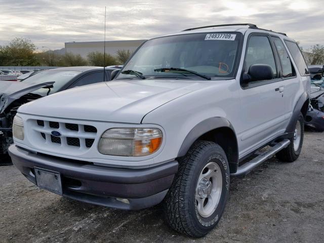 1FMYU24EXWUD03650 - 1998 FORD EXPLORER WHITE photo 2