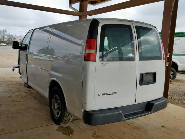 1GCFG15X771132775 - 2007 CHEVROLET EXPRESS G1 WHITE photo 3