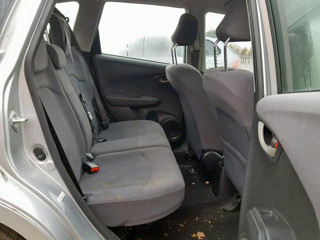 JHMGE8H33BS008063 - 2011 HONDA FIT SILVER photo 6