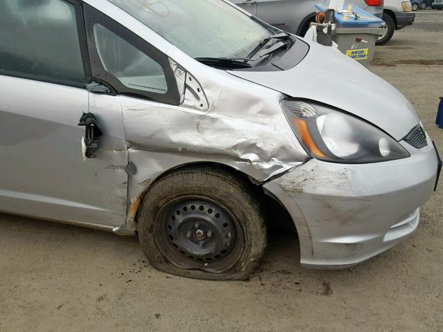 JHMGE8H33BS008063 - 2011 HONDA FIT SILVER photo 9