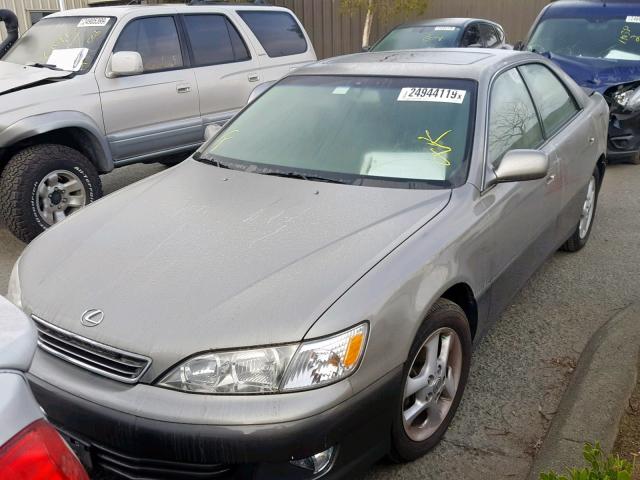 JT8BF28G610304034 - 2001 LEXUS ES 300 SILVER photo 2