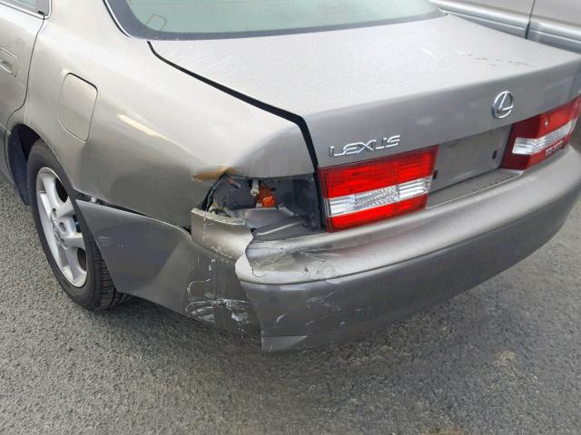 JT8BF28G610304034 - 2001 LEXUS ES 300 SILVER photo 9